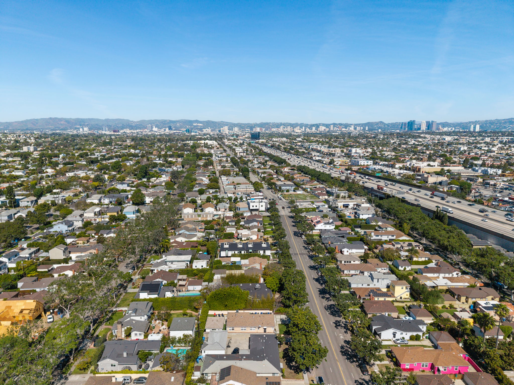 Sawtelle-Culver City Modern Triplex / 収益と理想の暮らしを叶える3世帯レジデンス