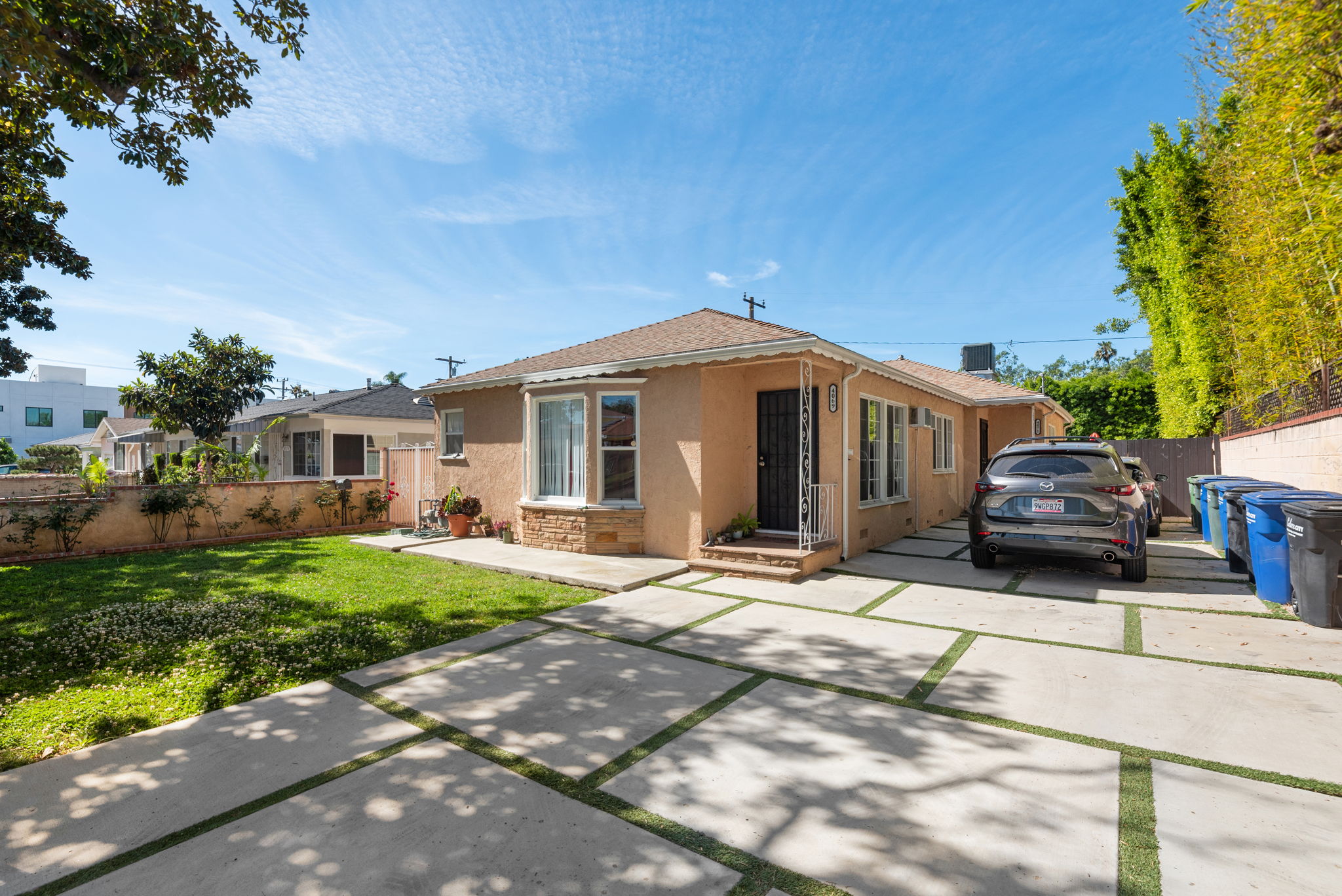 Sawtelle-Culver City Modern Triplex / 収益と理想の暮らしを叶える3世帯レジデンス