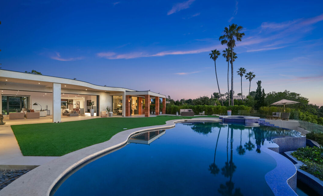 The Castle Beverly Hills / ビバリーヒルズ For Sale & For Lease