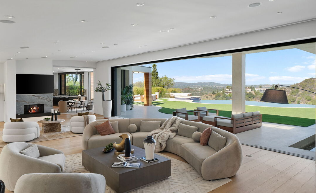 The Castle Beverly Hills / ビバリーヒルズ For Sale & For Lease