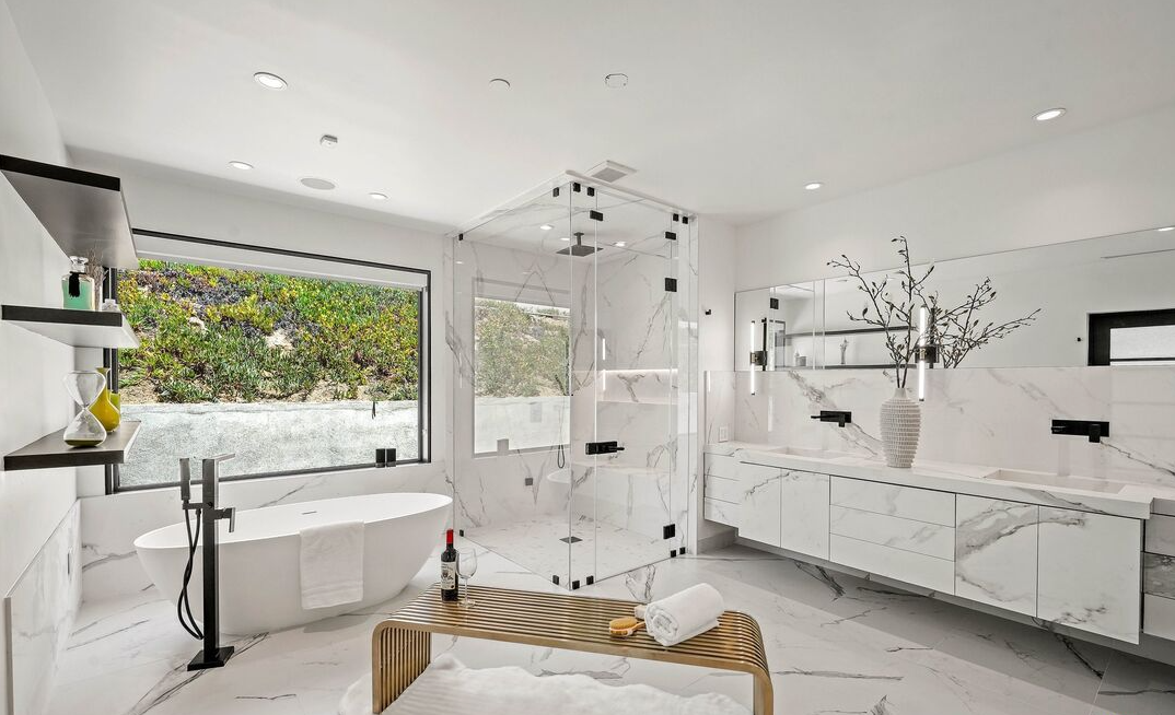 The Castle Beverly Hills / ビバリーヒルズ For Sale & For Lease
