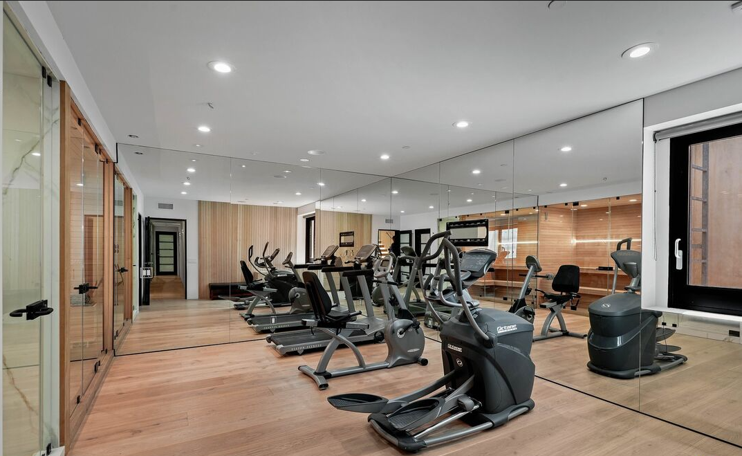 The Castle Beverly Hills / ビバリーヒルズ For Sale & For Lease