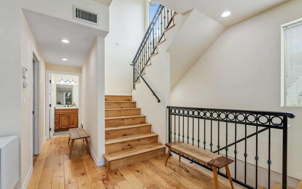 Sawtelle area Duplex / ソーテルエリアの3ベッド２世帯 For Sale