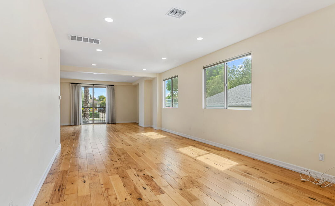 Sawtelle area Duplex / ソーテルエリアの3ベッド２世帯 For Sale