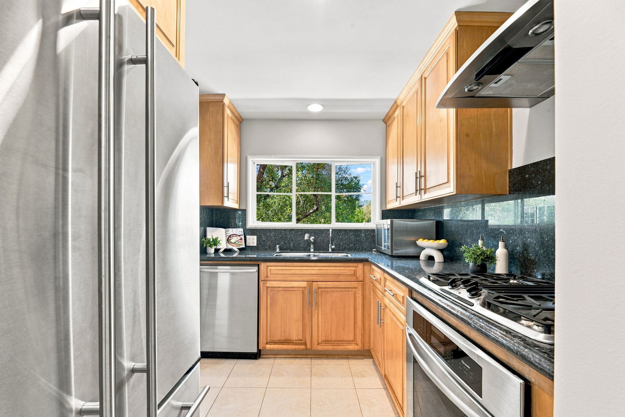 Village Green Condo For Sale / グリーン環境最高コンド