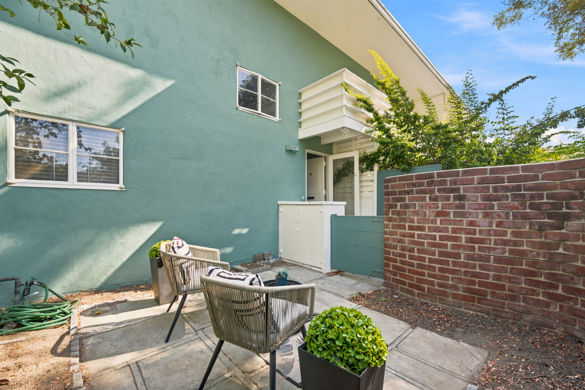 Village Green Condo For Sale / グリーン環境最高コンド