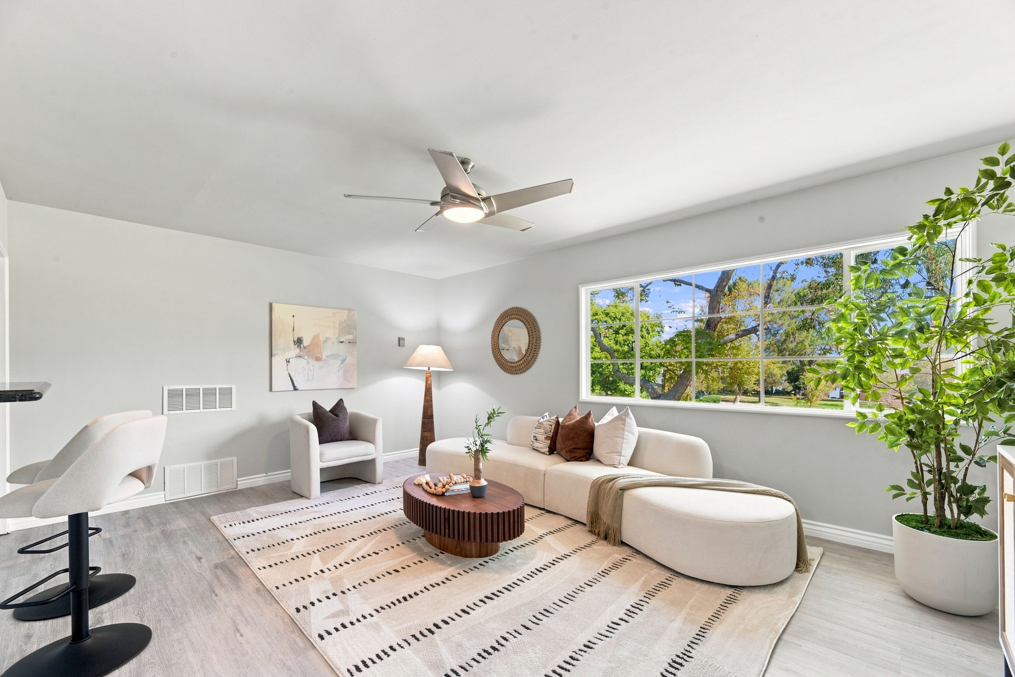 Village Green Condo For Sale / グリーン環境最高コンド