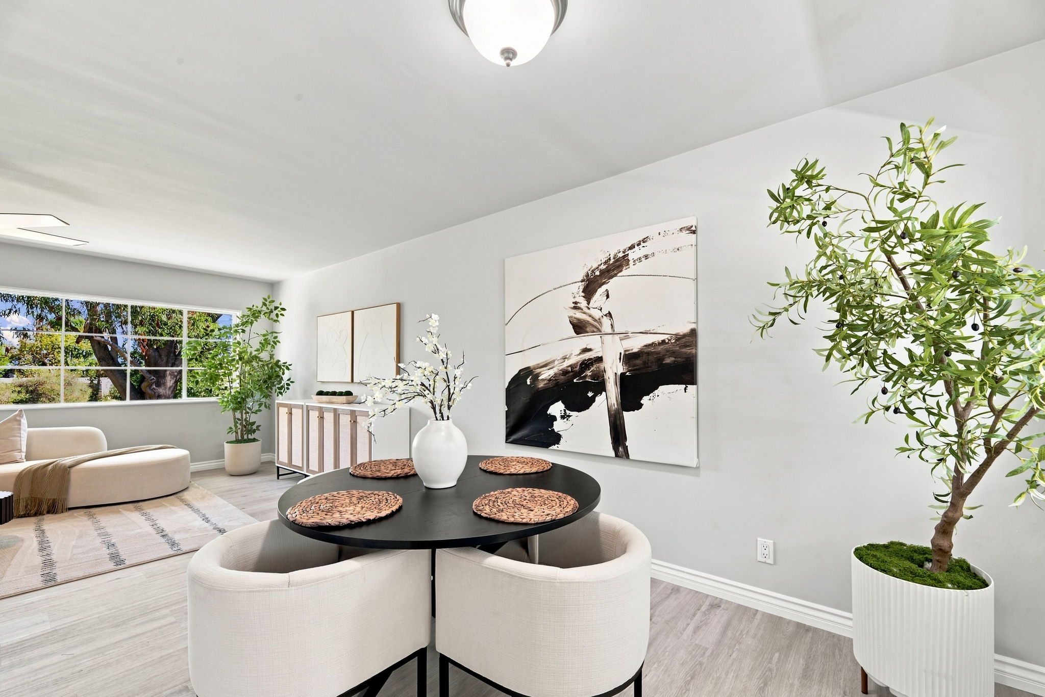 Village Green Condo For Sale / グリーン環境最高コンド